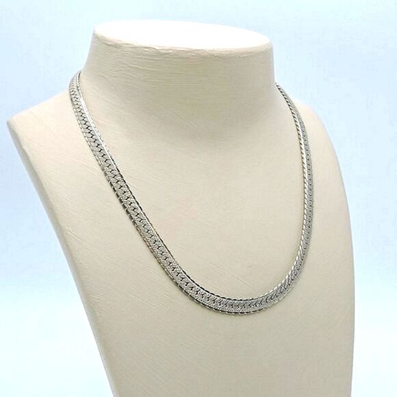 Vintage Wide Silver Textured Herringbone Chain Necklace - Picture 3 of 5